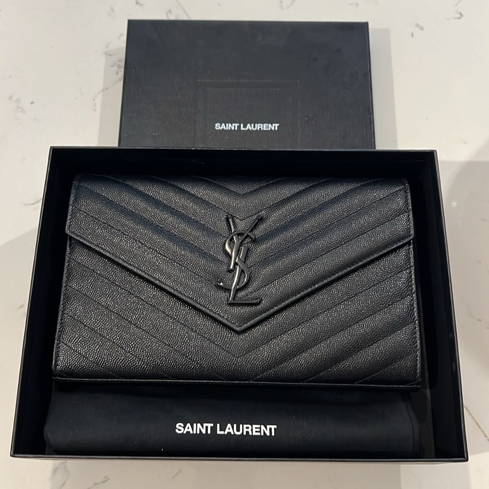 Saint Laurent Wallet on Chain - Picture 5 of 9